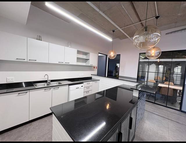 428M² OFFICE TO LET IN MAGALIESSIG